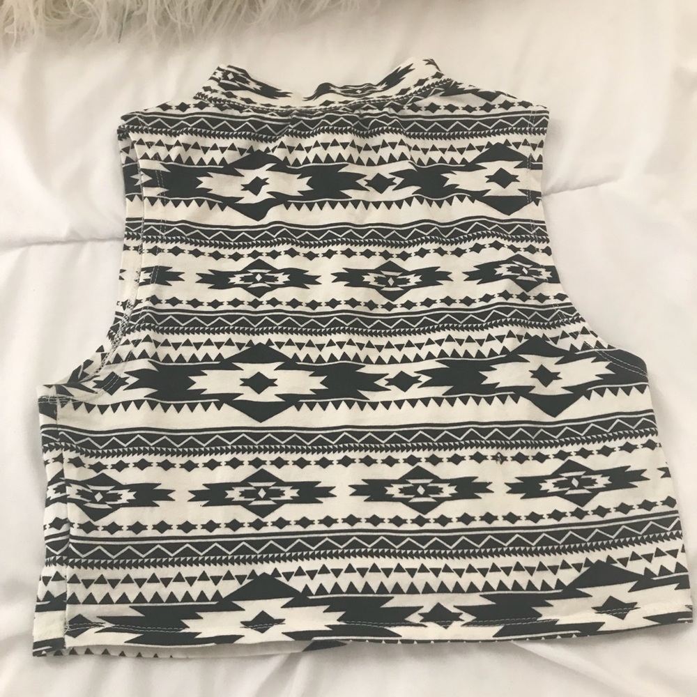 patterned crop top - Picture 2 of 2